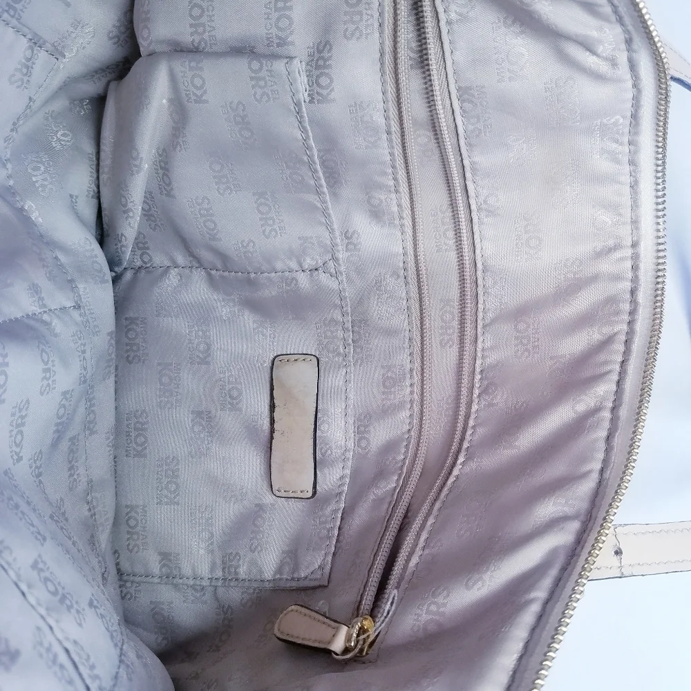 🌸Michael Kors | Ivory Leather Medium Sized Bag‎